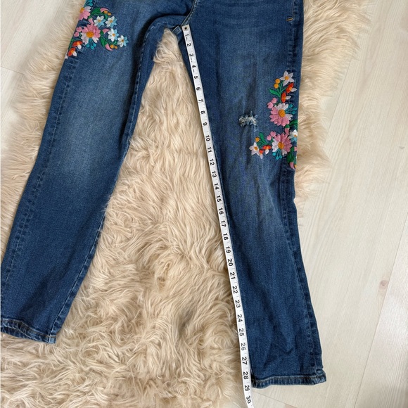Pilcro and the Letterpress Boyfriend Jeans with Floral Embroidery - Picture 10 of 15